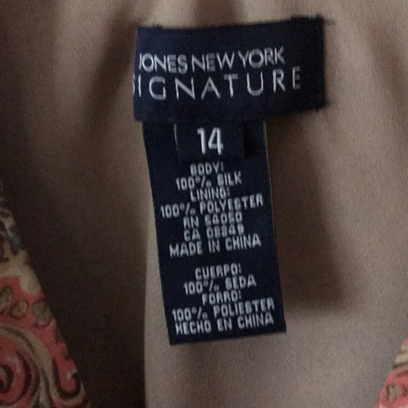 Beautiful Dress - Picture 2 of 3